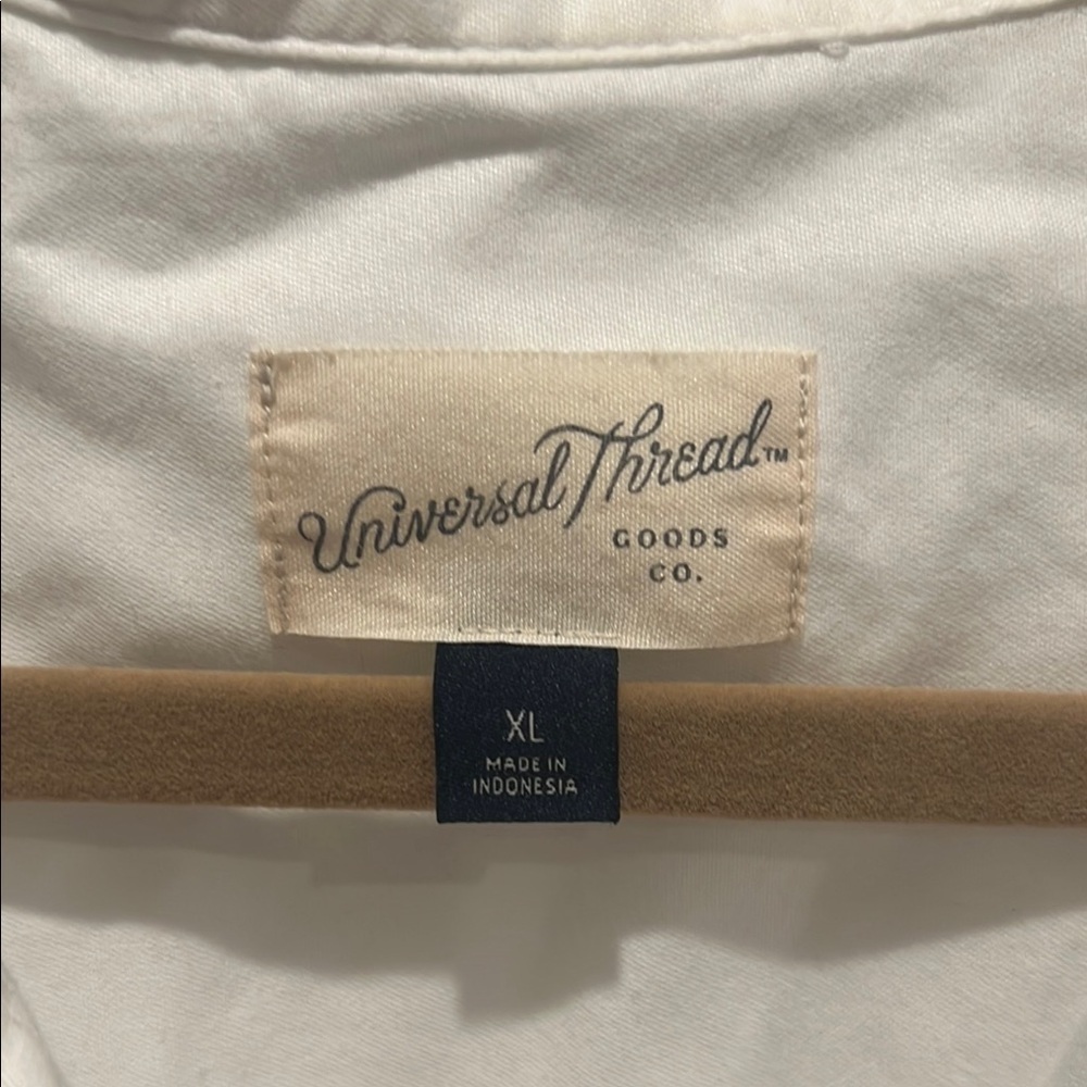 Universal Thread white Short Sleeve Shirt - Picture 2 of 3
